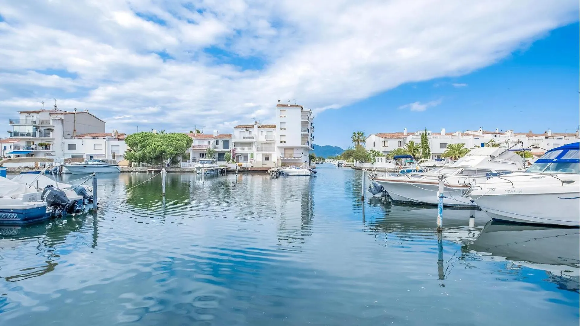 1 Bedroom Pet Friendly Apartment In Empuriabrava 0*,  Spain