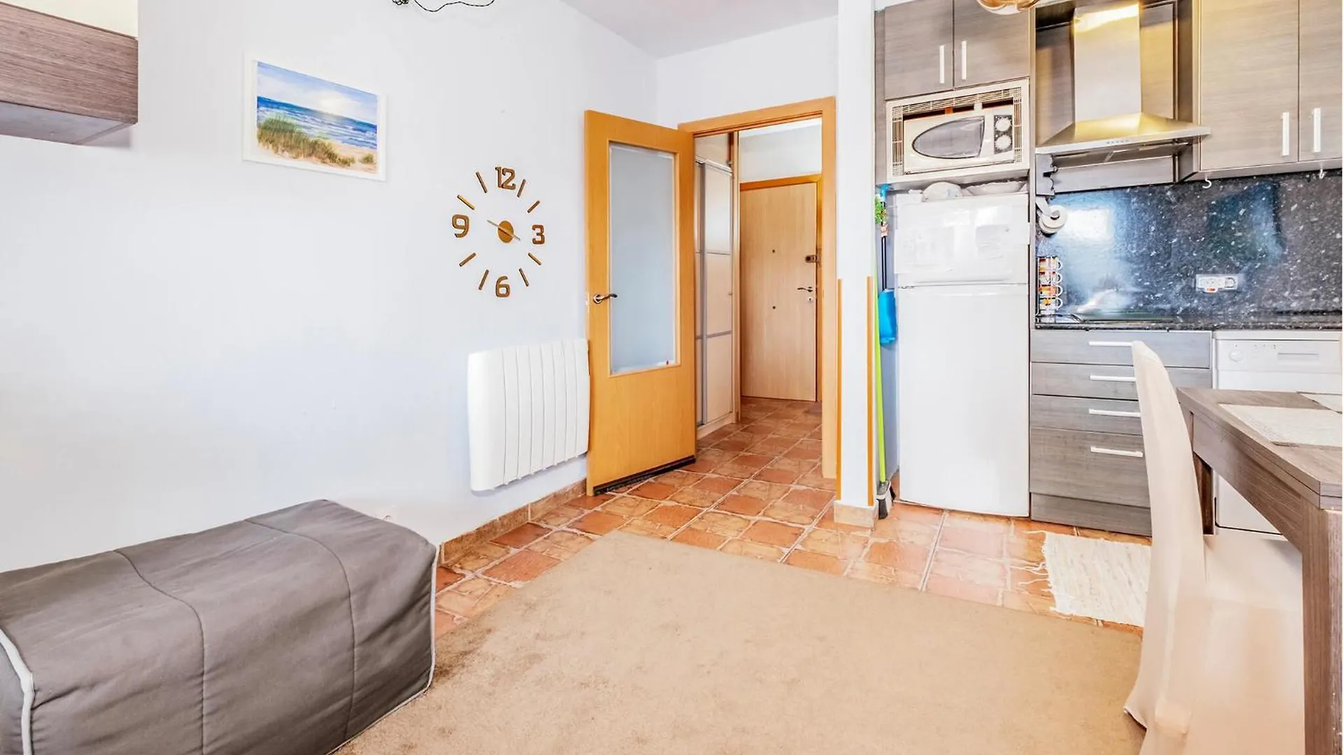 1 Bedroom Pet Friendly Apartment In 艾姆布里亚布拉瓦 0*,