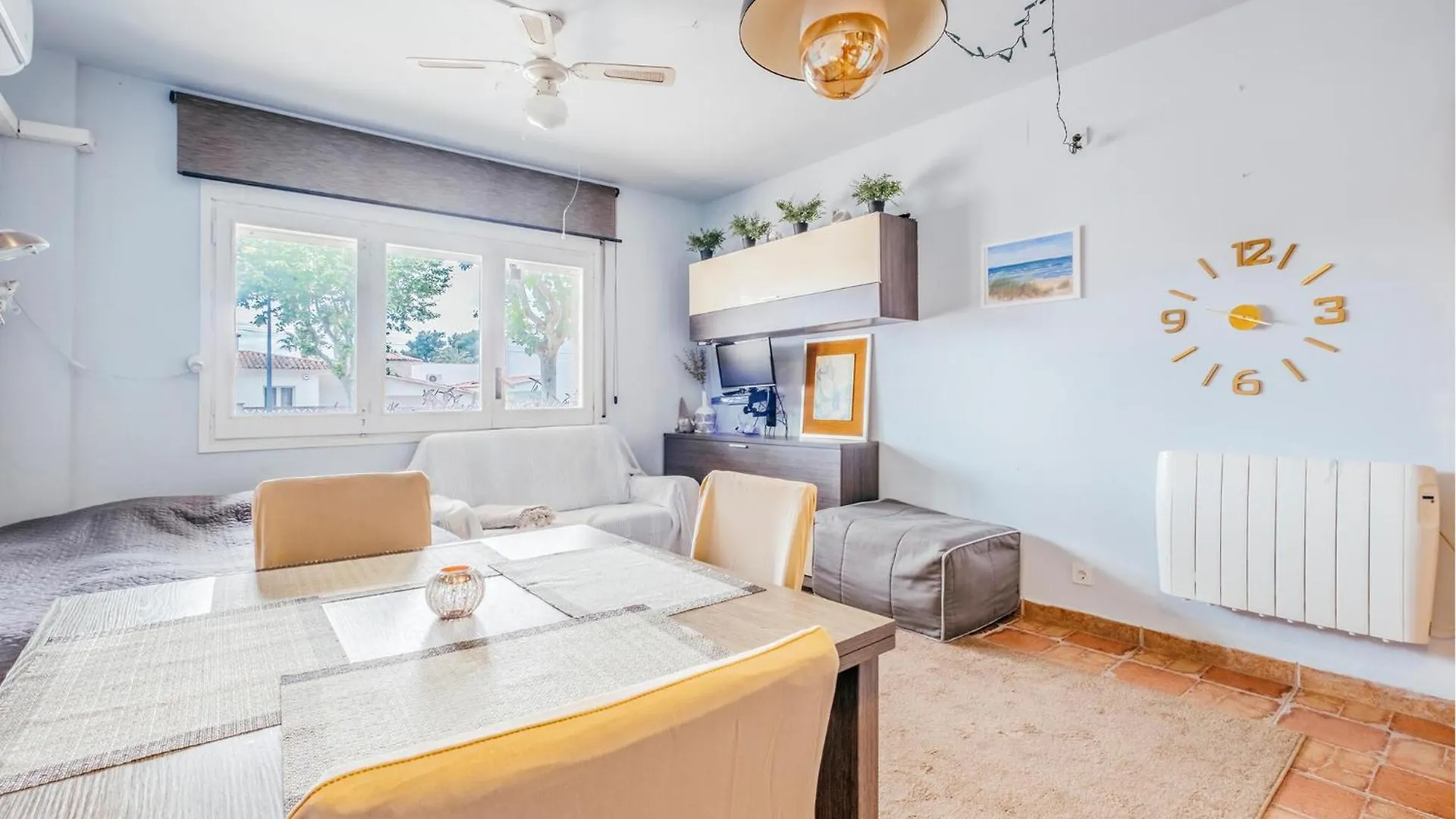 1 Bedroom Pet Friendly Apartment In Empuriabrava