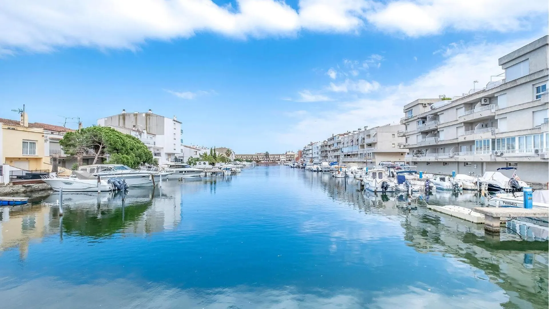 1 Bedroom Pet Friendly Apartment In Empuriabrava Spain